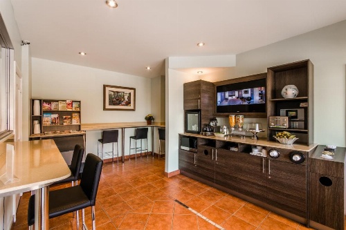 Olux Hotel-Motel-Suites image 6